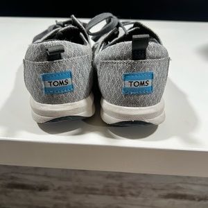 Toms sneakers